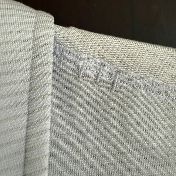 LULULEMON | Men's Evolution Stripe Polo Light Gray Tech Polo | Large - Picture 2 of 6